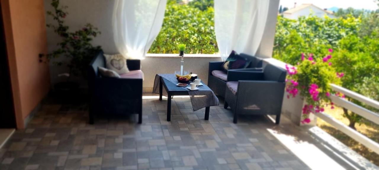Apartman Rabatin Sveti Filip i Jakov Exterior foto