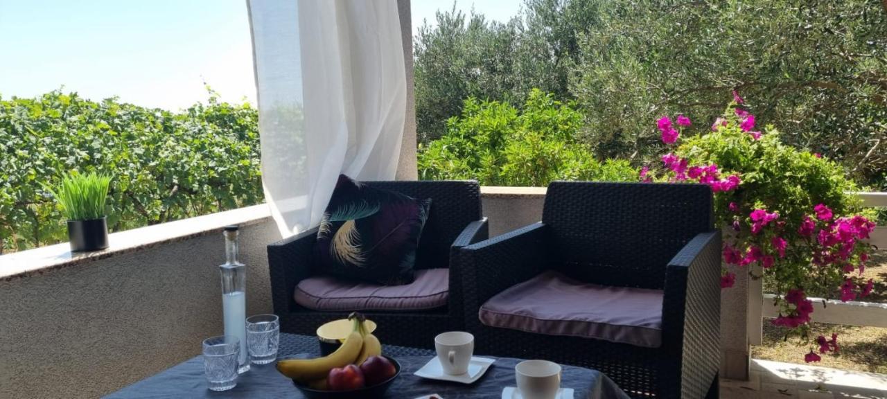 Apartman Rabatin Sveti Filip i Jakov Exterior foto